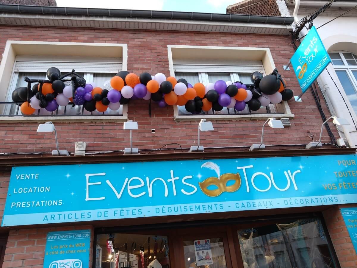 Décoration organique en ballons façade magasin de fête d'Halloween en Nord Pas-de-Calais