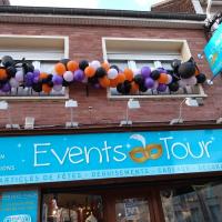 Décoration organique en ballons façade magasin de fête d'Halloween en Nord Pas-de-Calais