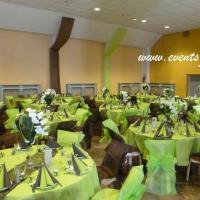 Décoration de salle mariage en vert anis et chocolat.
