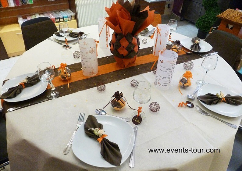 Décoration de table chocolat et orange.