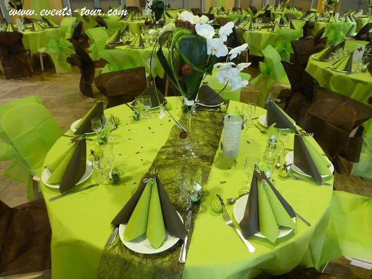 Décoration de table chocolat et vert anis.