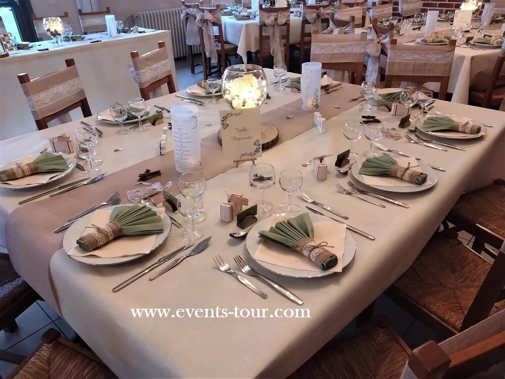 Décoration de table mariage avec du bois au style nature Champêtre.