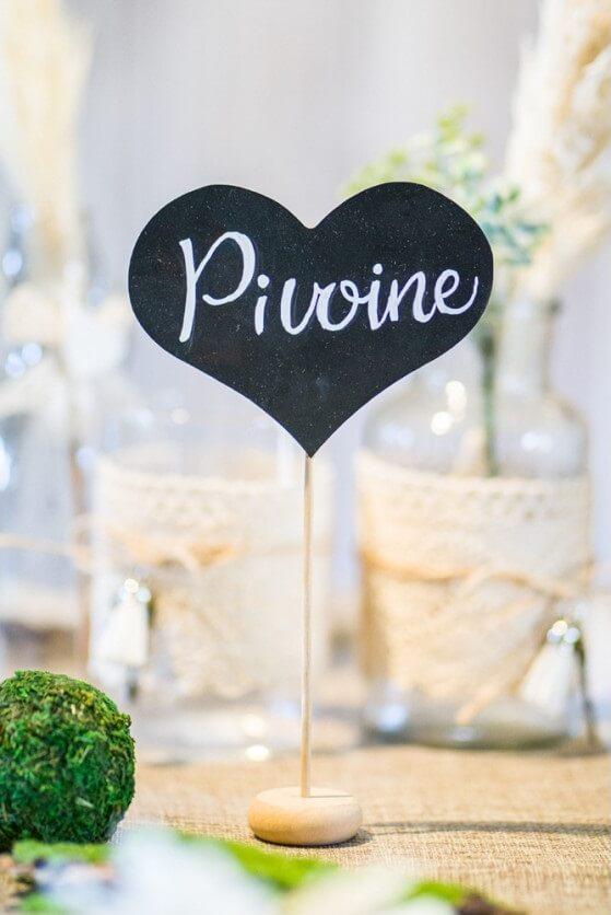10766 decoration marque table mariage coeur ardoise et bois