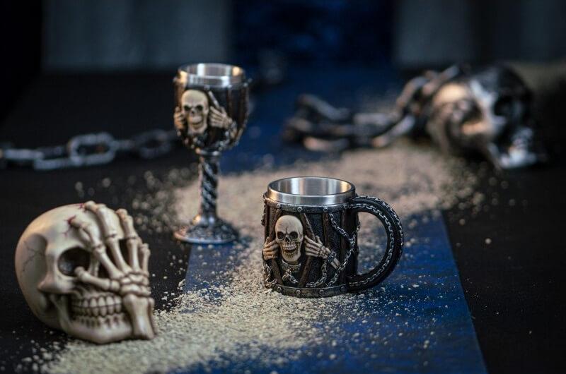 13077 mug resine squelette halloween prisonnier