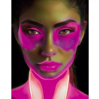 15663 tube creme maquillage rose fluo