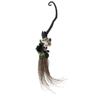 22986 decoration halloween balai fleuri de sorciere a suspendre
