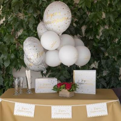 Urne tirelire joyeux anniversaire blanche et doree metallisee