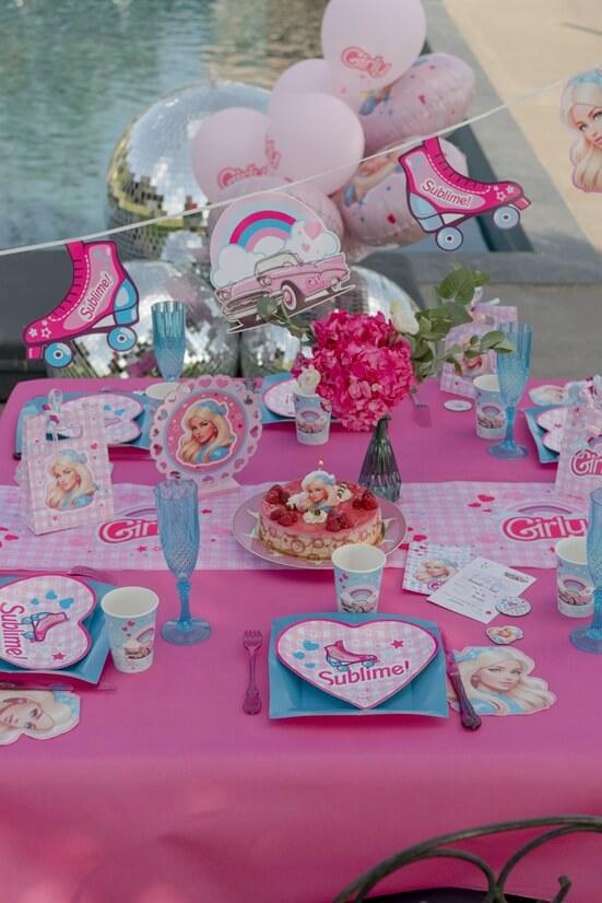 6805 decoration de table anniversaire rose fuchsia nappe rouleau airlaid 10 m barbie