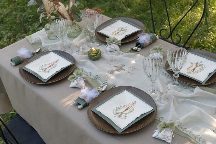 6805 decoration de table communion rouleau nappe airlaid taupe 10m