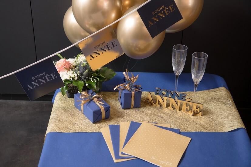 6806 decoration de table nappe airlaid bleu royal 20m