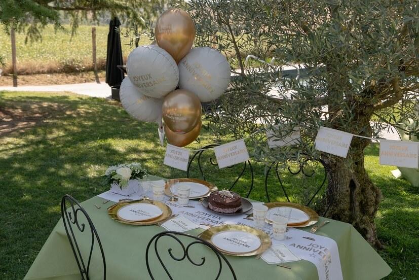 6806 decoration nappe fete anniversaire airlaid vert olive sauge 25m