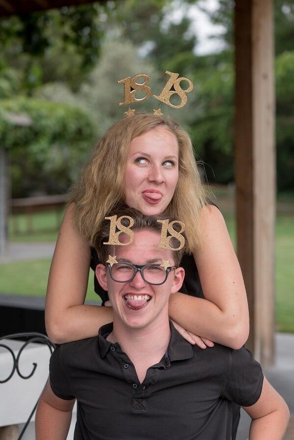 6824 serre tete anniversaire 18ans noir et dore or accessoire deguisement