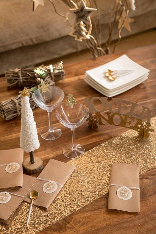 7035 chemin de table noel avec sequins dore or