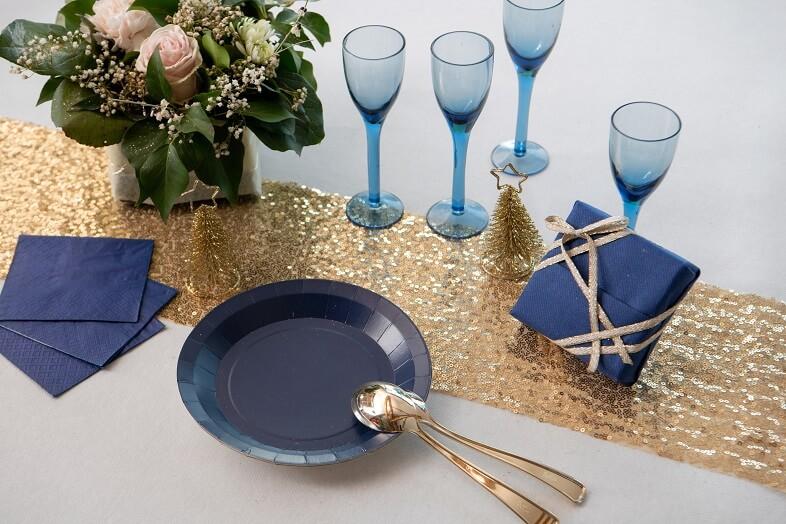 7035 decoration dore or avec chemin de table sequins