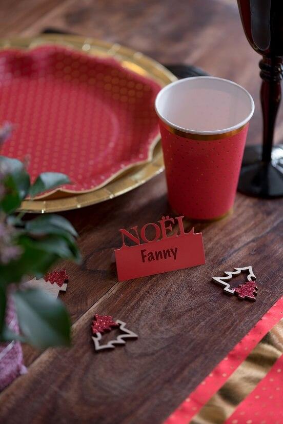 7495 confettis de table sapin bois naturel et rouge paillete