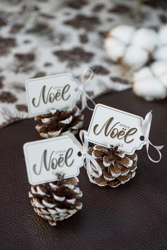 7754 decoration de table pomme de pin marron et blanc