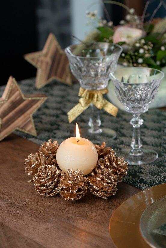 7755 decoration couronne pomme de pin doree or paillete