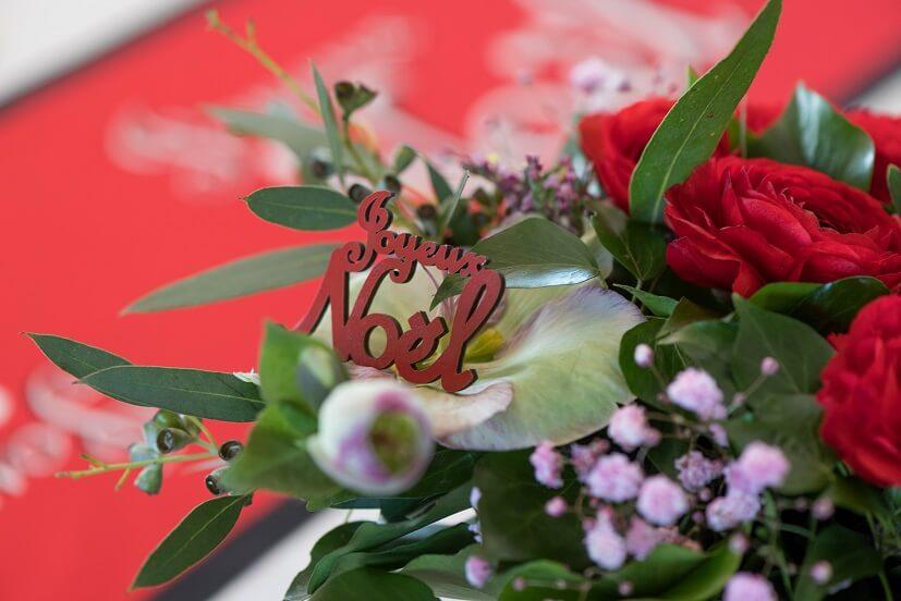 7784 confettis de table en bois rouge joyeux noel