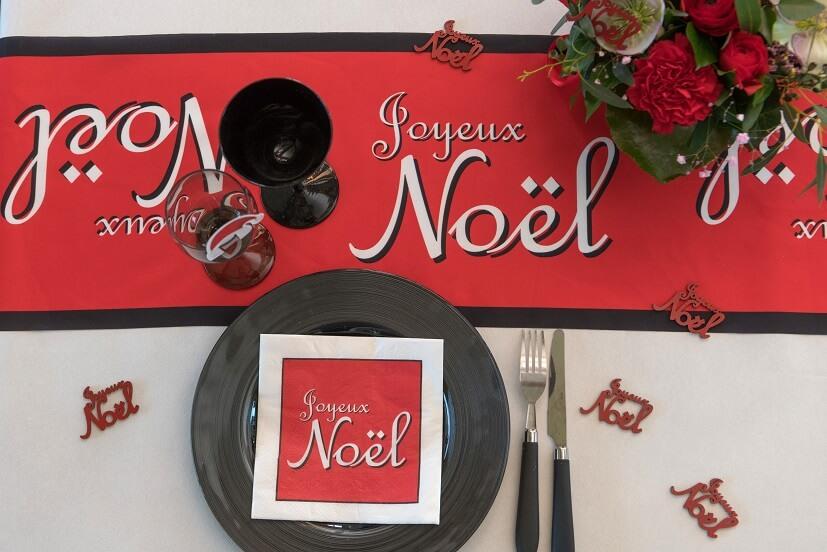 7784 confettis de table en bois rouge noel