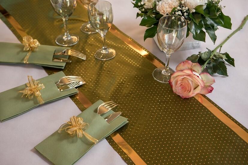 Chemin de table Joyeux Anniversaire Vert Sauge - deco anniversaire pas cher