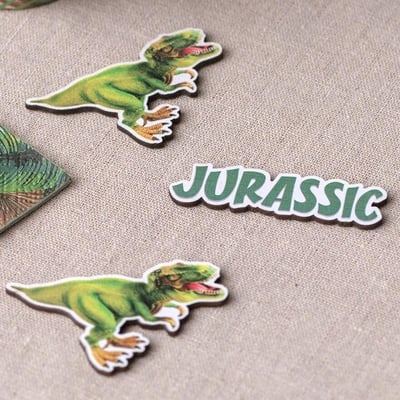 7867 magasin pas de calais decoration anniversaire dinosaure confettis de table en bois
