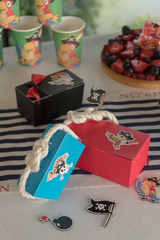 7900 decoration de table pirate a parsemer bois