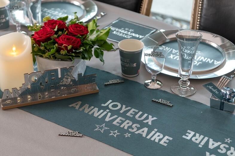 Chemin de table Anniversaire Bleu Canard et Argent REF/7975