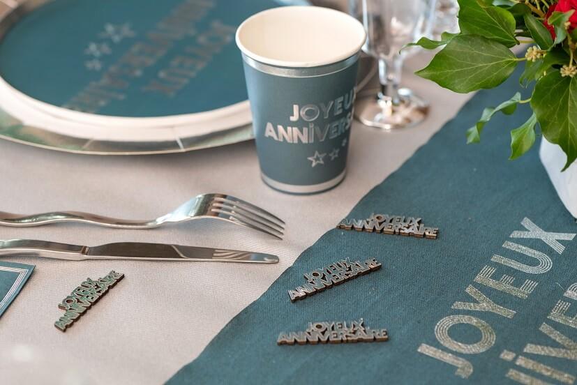 7981 decoration de table confettis anniversaire bleu canard bois