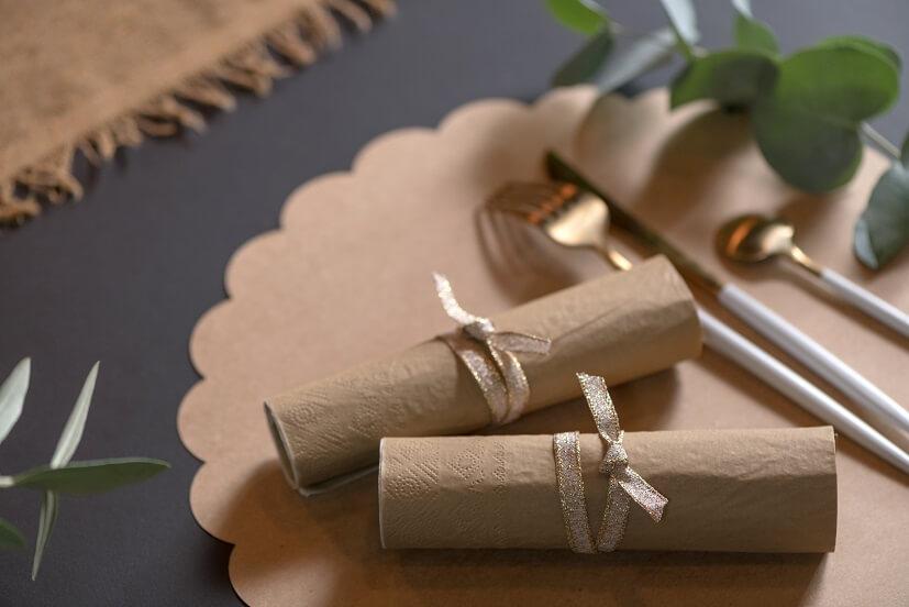 8083 serviette de table taupe en papier
