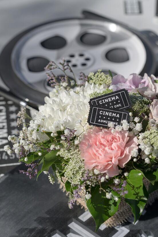 8469 decoration a parsemer confettis de table cinema en bois