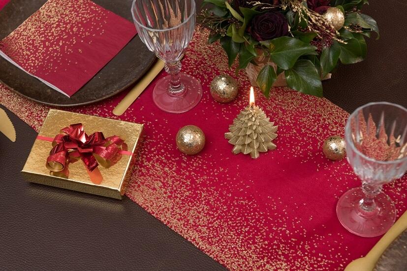 8695 rouleau chemin de table velours pluie de confettis rouge dore or metallise