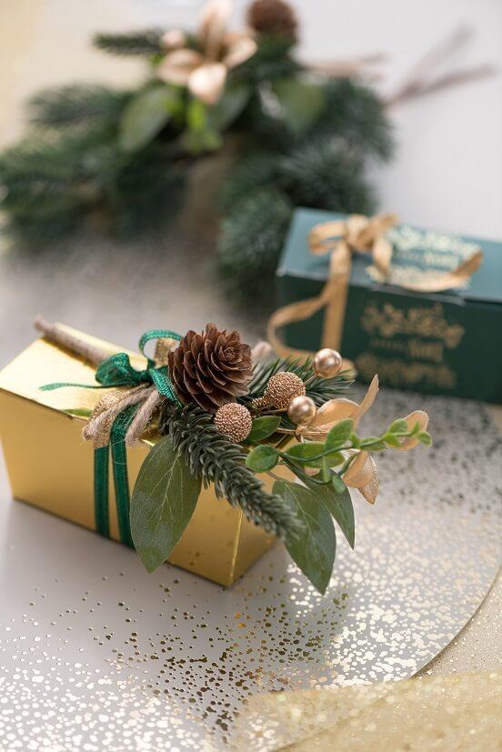 8735 decoration florale piquet noel