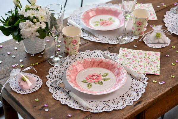 Assiette avec des roses