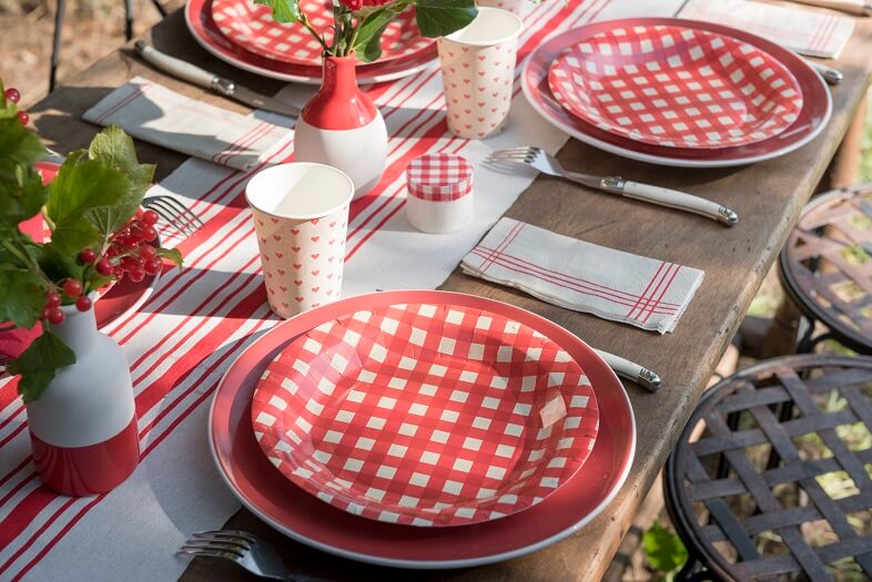 Assiette en carton rouge