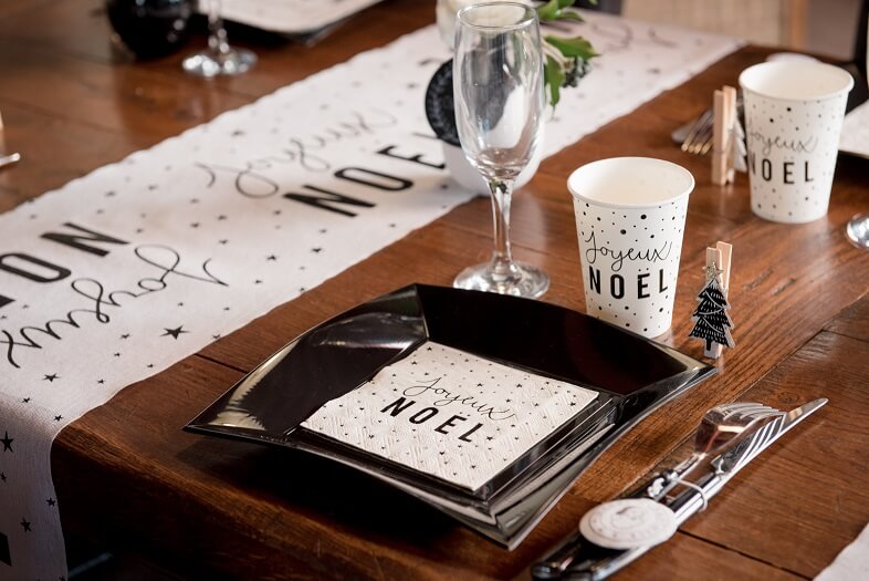 Assiette en plastique noire