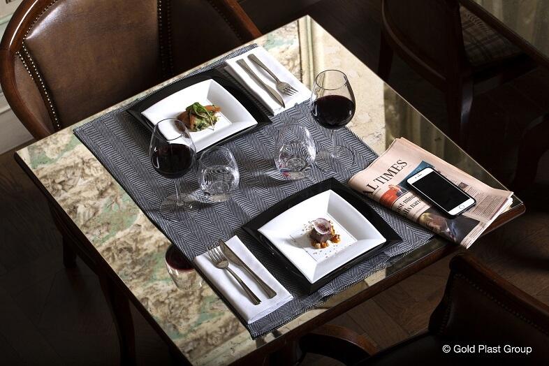 Assiette en plastique reutilisable de 18cm noire