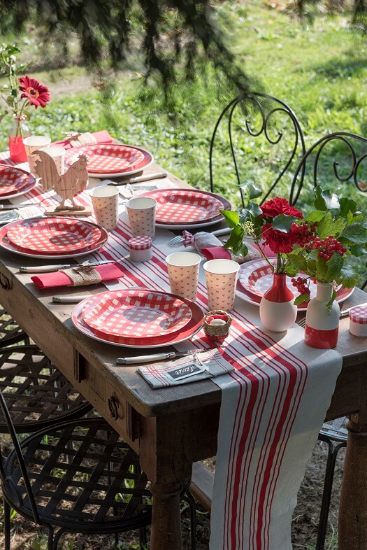 Assiette rouge en carton