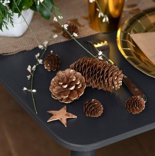 Assortiment decoration etoile et pomme de pin en bois naturel champetre