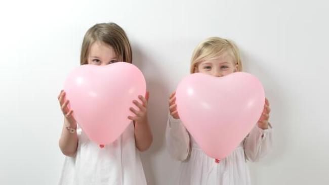 Jeu amusant ballon en latex : enfants affames.