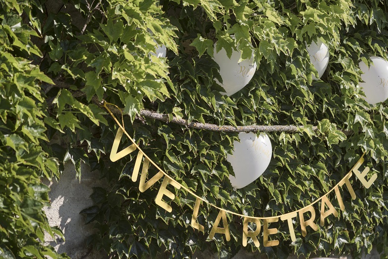 Ballon vive la retraite blanc et or metallise