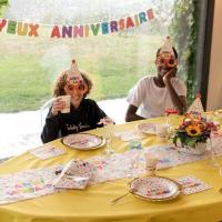 Banderole joyeux anniversaire avec lettre multicolore