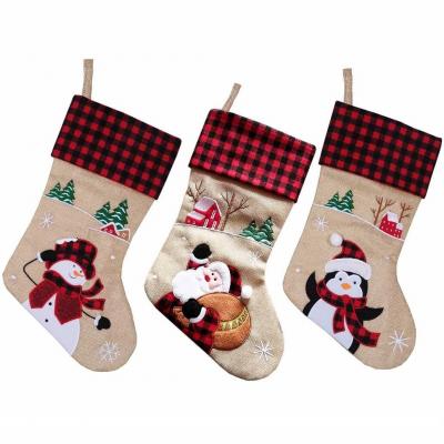 Belle et grande botte de noel a carreaux
