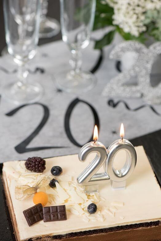 Bougie decorative gateau anniversaire 20 ans argente metallise