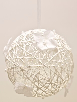 Boule blanche avec fleur