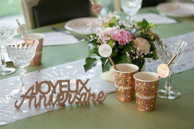 Centre de table Joyeux anniversaire Chic 17 x 23 cm - Vegaooparty