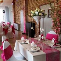 Chemin de table elegant mariage rose fuchsia