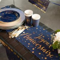 Chemin de table joyeux anniversaire bleu et or