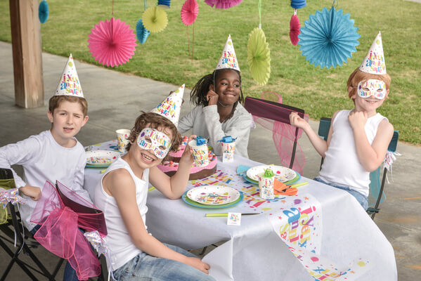 Chemin de table joyeux anniversaire festif 1