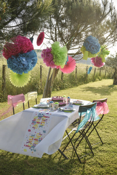 Chemin de table joyeux anniversaire festif 3