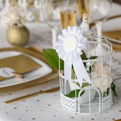 Cocarde blanche joyeux anniversaire or metallique